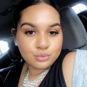 Meet your Posher, Monique